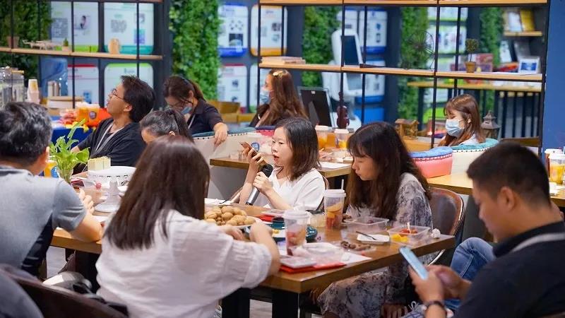 云里物里順利召開(kāi)8月份優(yōu)秀員工&優(yōu)秀新人表彰大會(huì)